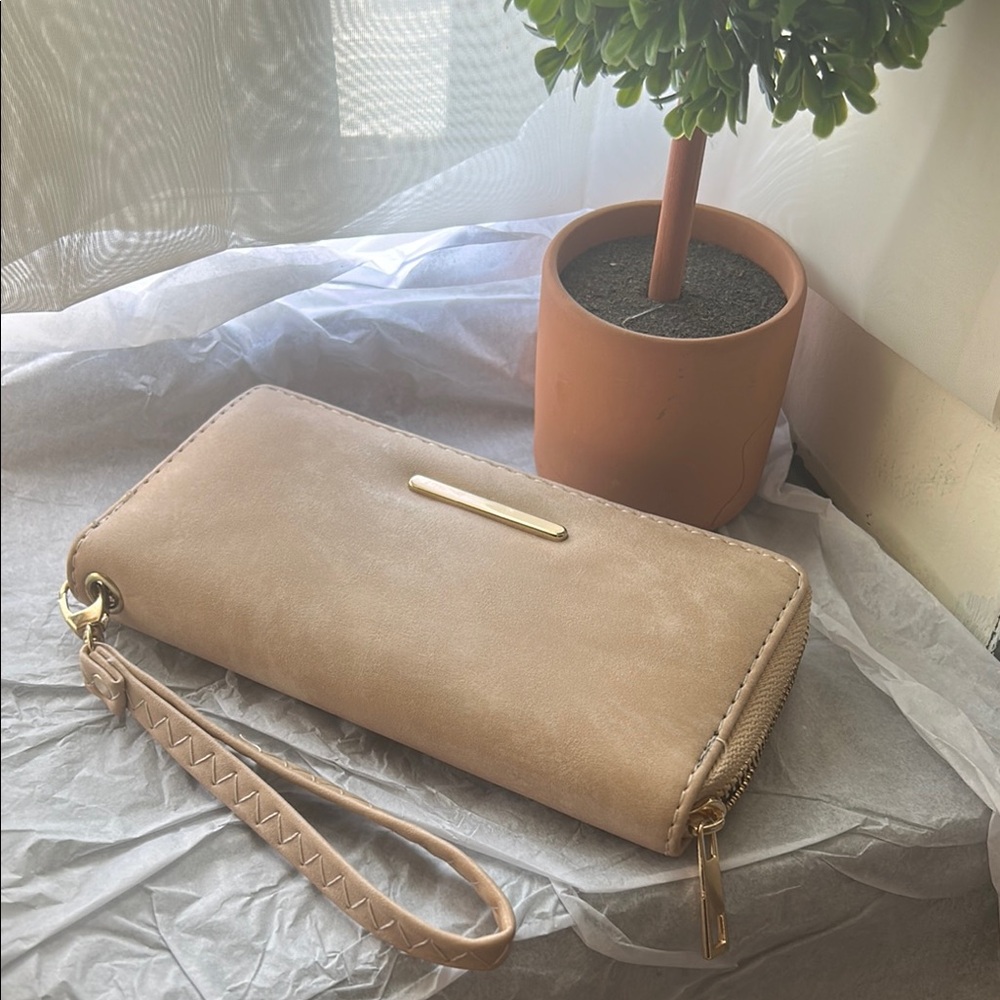 Elegant Tan Women's Clutch